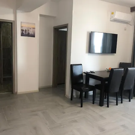 Endless Summer Apartment Mamaia